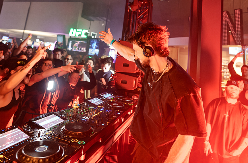 Rave & Buster's